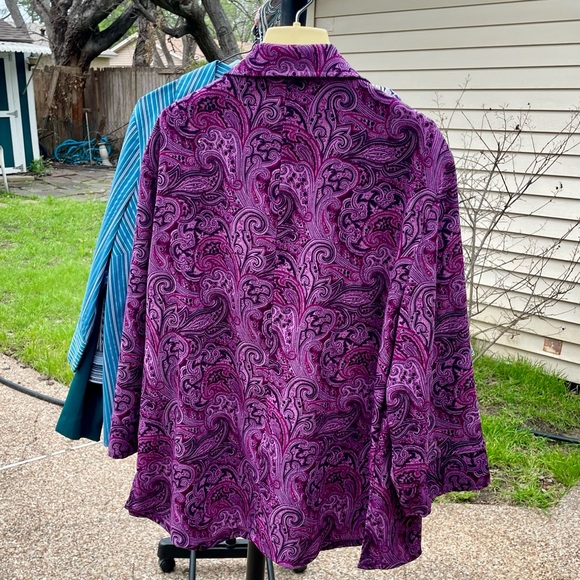 Beautiful purple paisley blouse - Picture 3 of 3